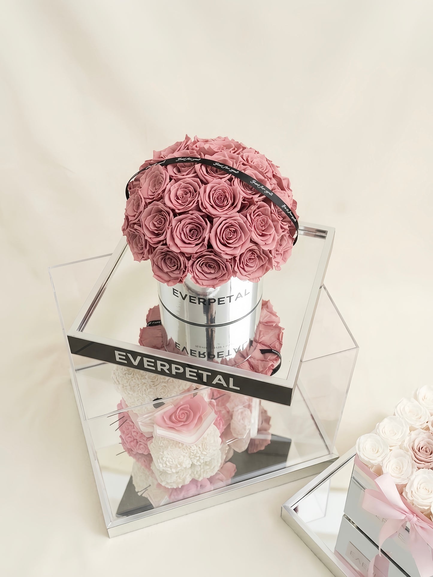 Morandi Pink Preserved Rose Mirrored Dome Box